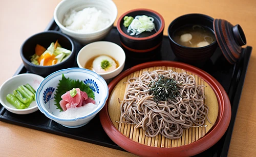 みたまの湯ご利用ガイド お食事処 人気の出前メニュー やまかけそば御膳